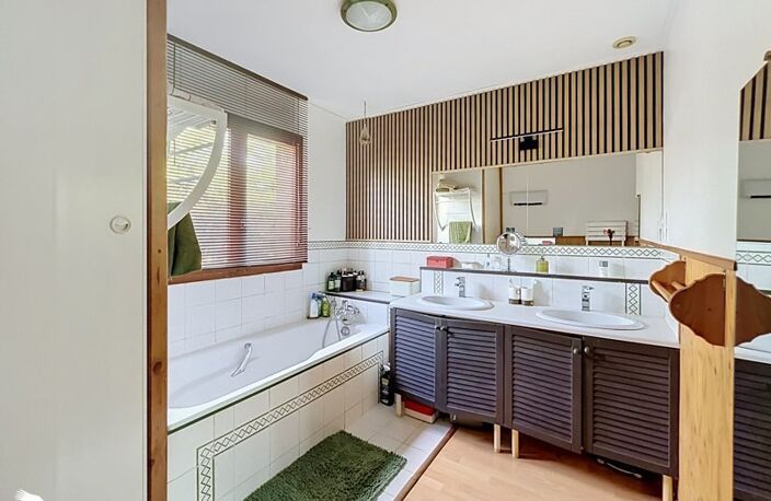 Vente maison 5 pièces 131 m² Chassieu (69680) — photo 5