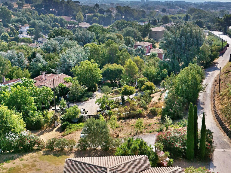 Mandelieu : Villa avec piscine et 2 dépendances; à rénover, f — photo 1
