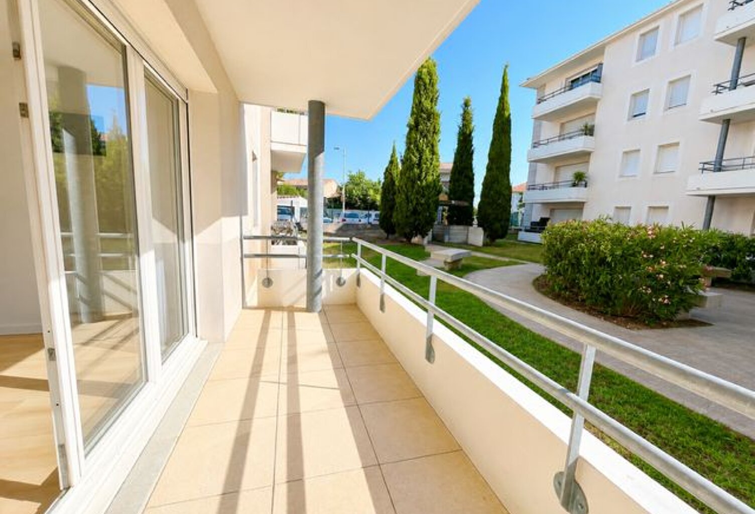 Appartement deux pièces dans une résidence de standing avec piscine — photo 1