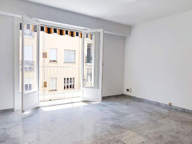 Nice Libération : F1 avec balcon, transformable en 2 pièces — photo du bien