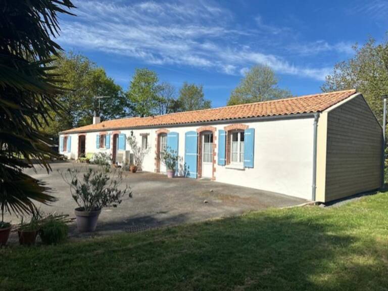 AUBIGNY-LES CLOUZEAUX, Longère 156 m², dépendance, 3569 m² terrain — photo 1