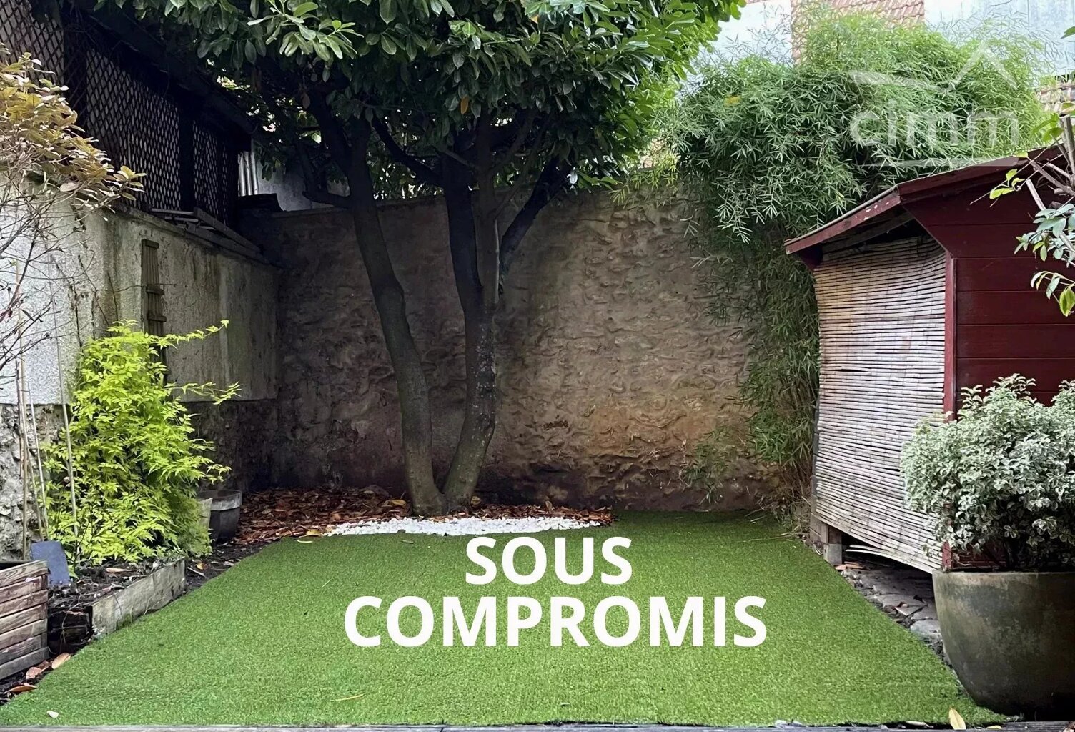 Charme et calme pour ce T2 avec jardin privatif au coeur du quar — photo 1