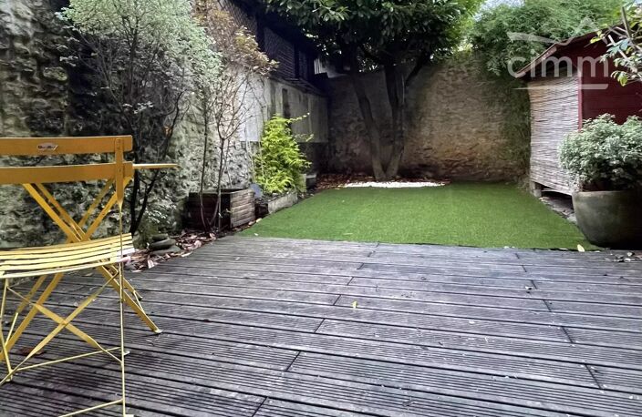 Charme et calme pour ce T2 avec jardin privatif au coeur du quar — photo 3