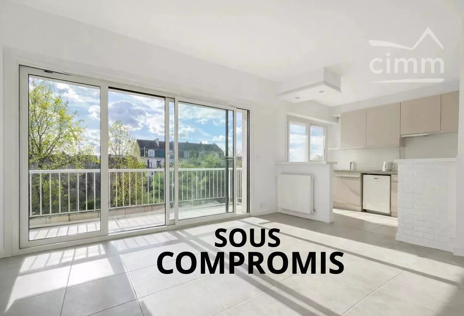Calme et soleil pour ce T3 avec loggias à deux pas du centre vil — photo 1
