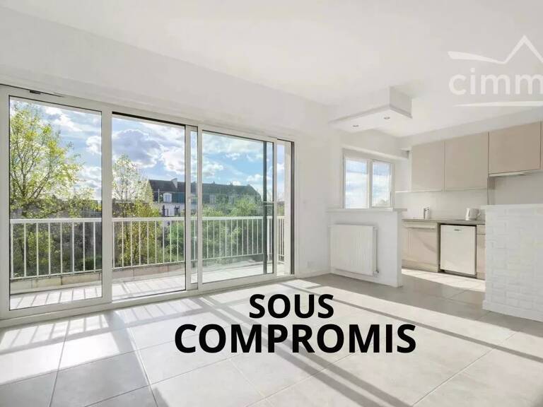 Calme et soleil pour ce T3 avec loggias à deux pas du centre vil — photo 1
