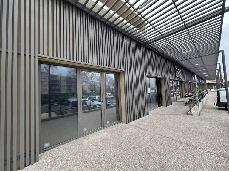 Local commercial — photo 1