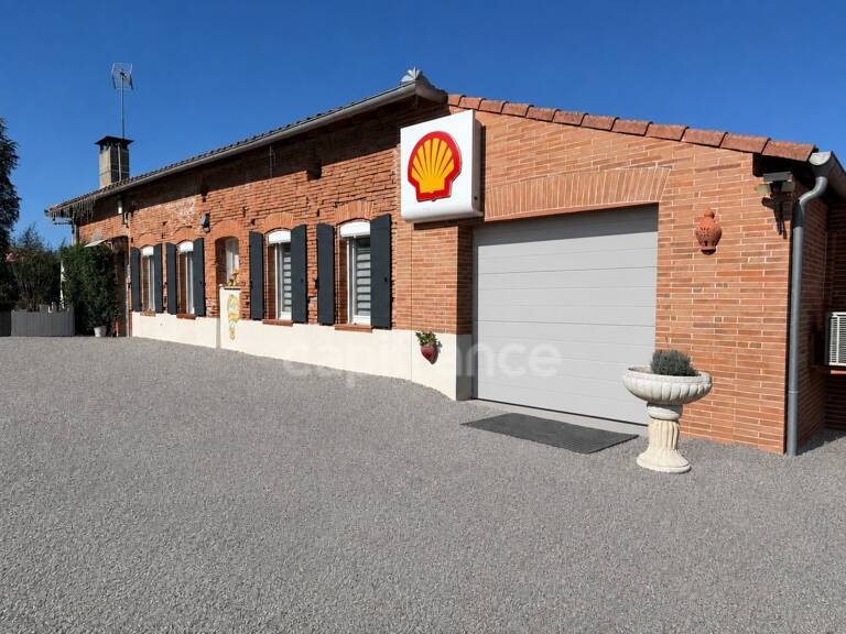 Propriété d'exception – 2 logements, piscine, hangars, idéal activité professionnelle — photo 1