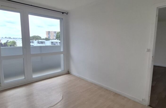Appartement 2 pièces à vendre dans résidence recherchée avec Ascenseur, Quartier Remicourt SAINT QUENTIN (02) — photo 4