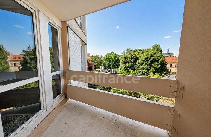 Appartement F3 avec loggia et parking - proche commerces et gare — photo 3
