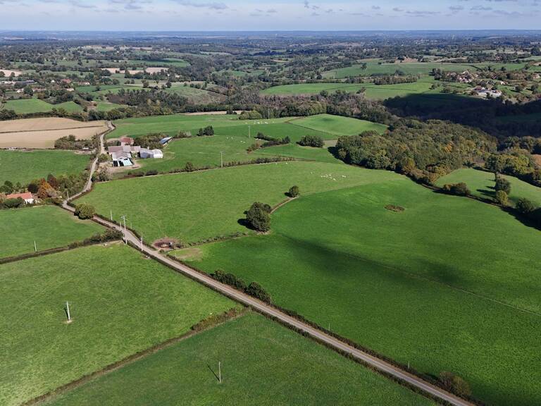 Propriété à vendre – Ancienne seigneurie avec 45 hectares attenants – Proche La Châtre (36) ferme équestre ou agricole — photo 1