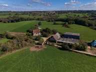 Propriété à vendre – Ancienne seigneurie avec 45 hectares attenants – Proche La Châtre (36) ferme équestre ou agricole — photo 3