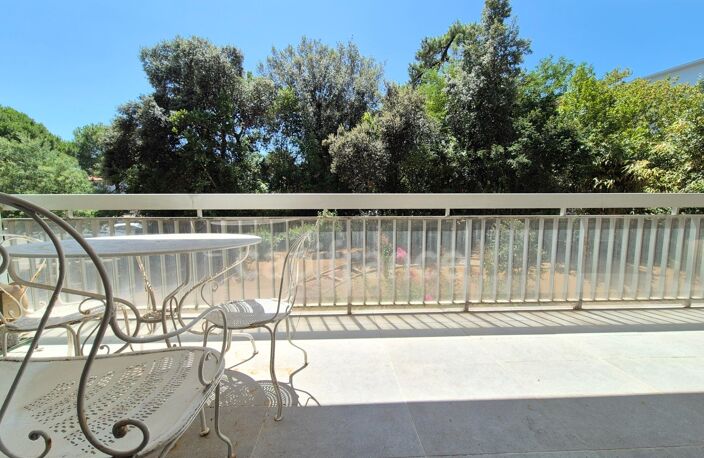 Appartement à vendre 3 pièces ROYAN (17) - Terrasse — photo 2