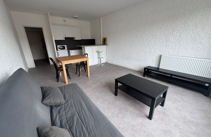 ROANNE - STUDIO 33 m2 - 4e étage avec ASCENSEUR - CENTRE VILLE — photo 2