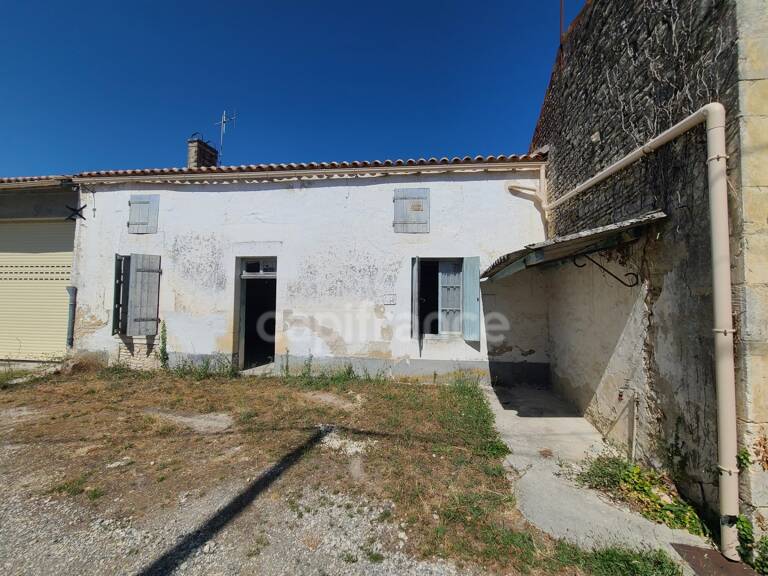 Maison charentaise AUMAGNE (17) — photo 1