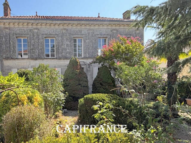 Maison bourgeoise avec charme et cachet - 5 pièces - 135 m² -  PORT D'ENVAUX (17) - 365.800 € — photo du bien