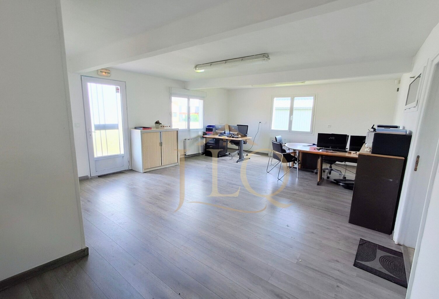 Le camp de base des bâtisseurs - 200 m² de locaux professionnels — photo 1