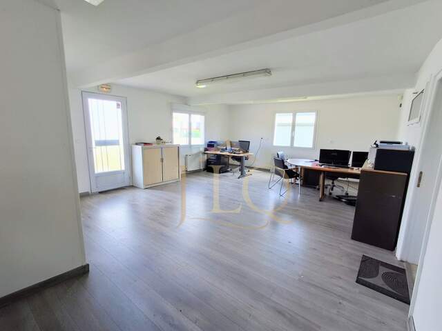 Le camp de base des bâtisseurs - 200 m² de locaux professionnels — photo du bien