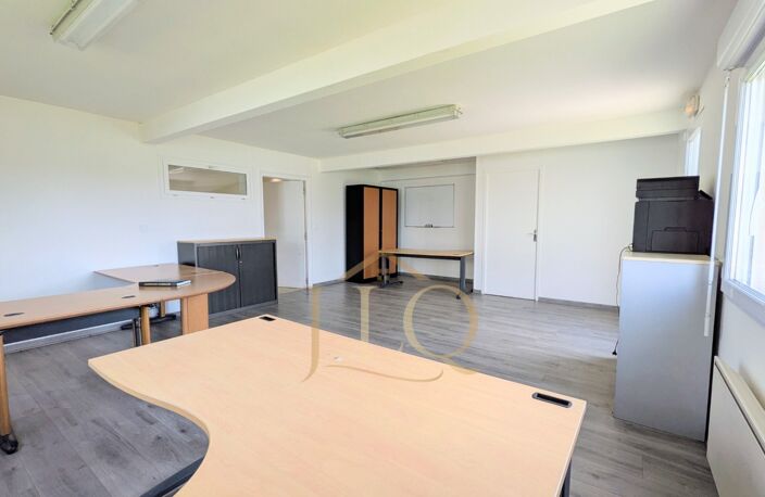 Le camp de base des bâtisseurs - 200 m² de locaux professionnels — photo 2