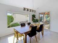 MONTÉLIMAR (26200) – Maison familiale climatisée de 162 m², 5 chambres dont une vaste pièce de 35 m², piscine et jardin clos arboré de 827m2 — photo 4