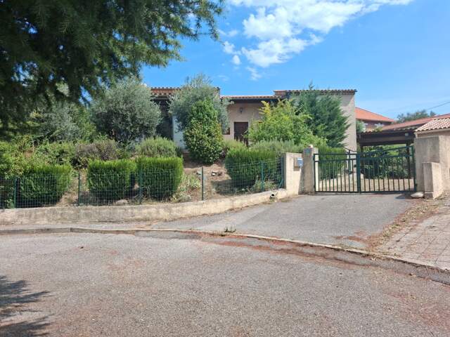 L'ESCALE – Maison individuelle avec véranda, garage et jardin arboré — photo du bien