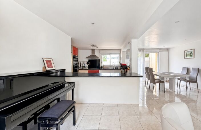 Angers – Maison familiale de 170 m², cinq chambres, Garage et grand jardin sans vis-à-vis — photo 4