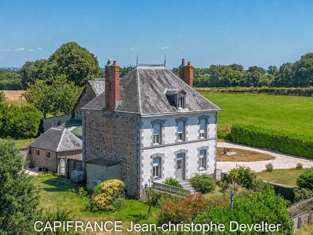 Maison bourgeoise à vendre 4 chambres SAINT DENIS DE GASTINES (53) sur terrain de 5 400 m2 — photo du bien