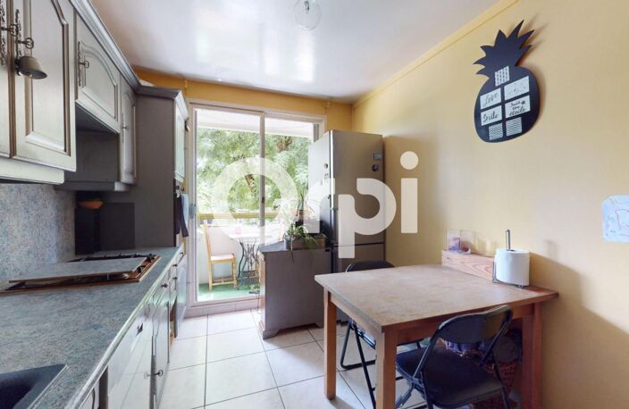 T4 lumineux avec balcon, parking et cave – Environnement verdoyant, idéal famille ! — photo 4