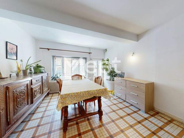 MAISON DE VILLE - 7 PIÈCES - 4 CHAMBRES - COUR — photo du bien