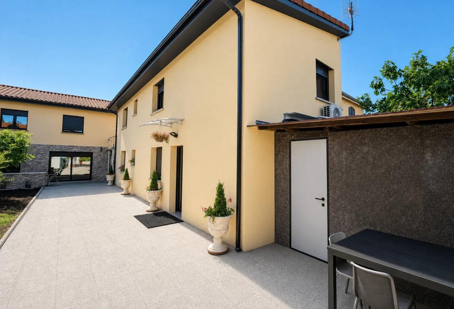 Maison de 5 pièces de 263 m² à Villeurbanne — photo 1