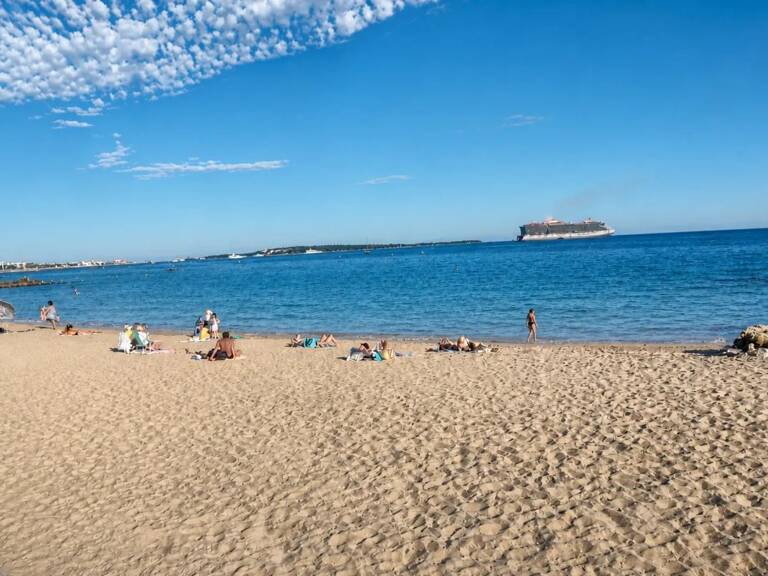 Appartement 2 pièces de 28 m² situé a Cannes front de mer — photo 1