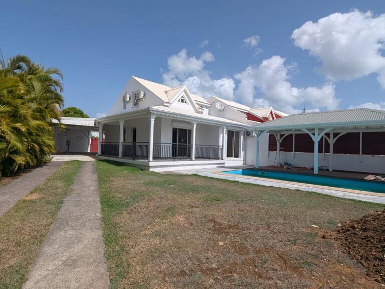 Convenance, Villa F4 mitoyenne avec piscine, terrain 450 m2 — photo 1