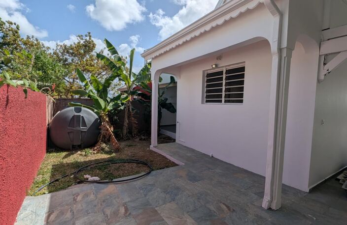 Convenance, Villa F4 mitoyenne avec piscine, terrain 450 m2 — photo 4