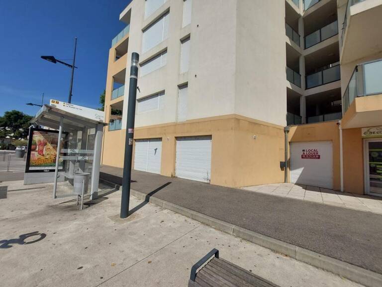 LOCAL  PROFESSIONNEL/COMMERCIAL  - LE PONTET — photo 1