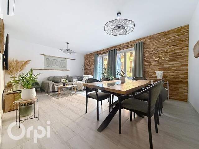 Appartement T3 de 78 m² entièrement rénové — Centre historique de Fréjus — photo du bien