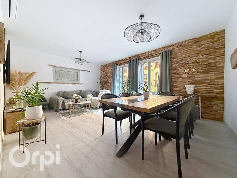 Appartement T3 de 78 m² entièrement rénové — Centre historique de Fréjus — photo 1