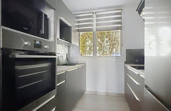 Appartement T3 de 78 m² entièrement rénové — Centre historique de Fréjus — photo 3