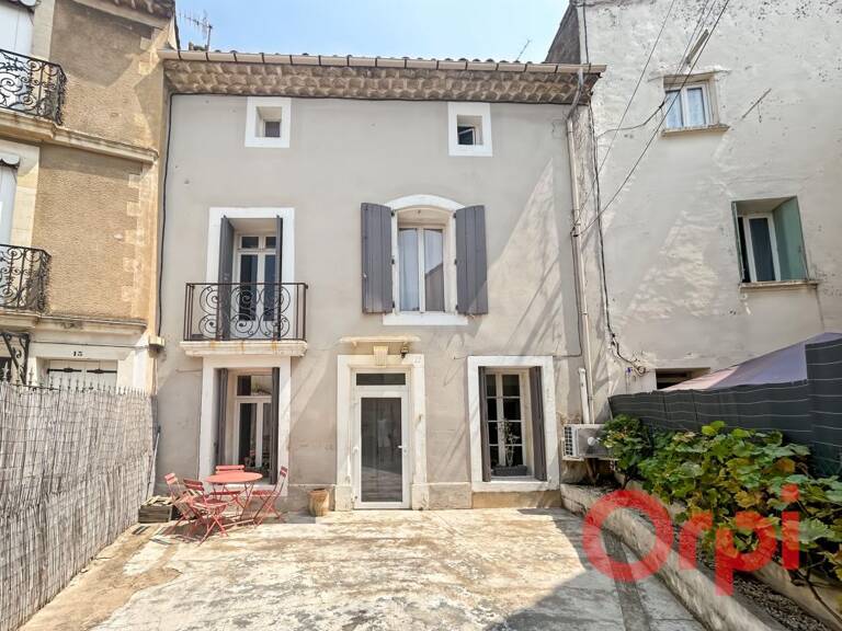 À Vendre : Authentique maison de ville avec patio, cour privative et stationnement — photo 1