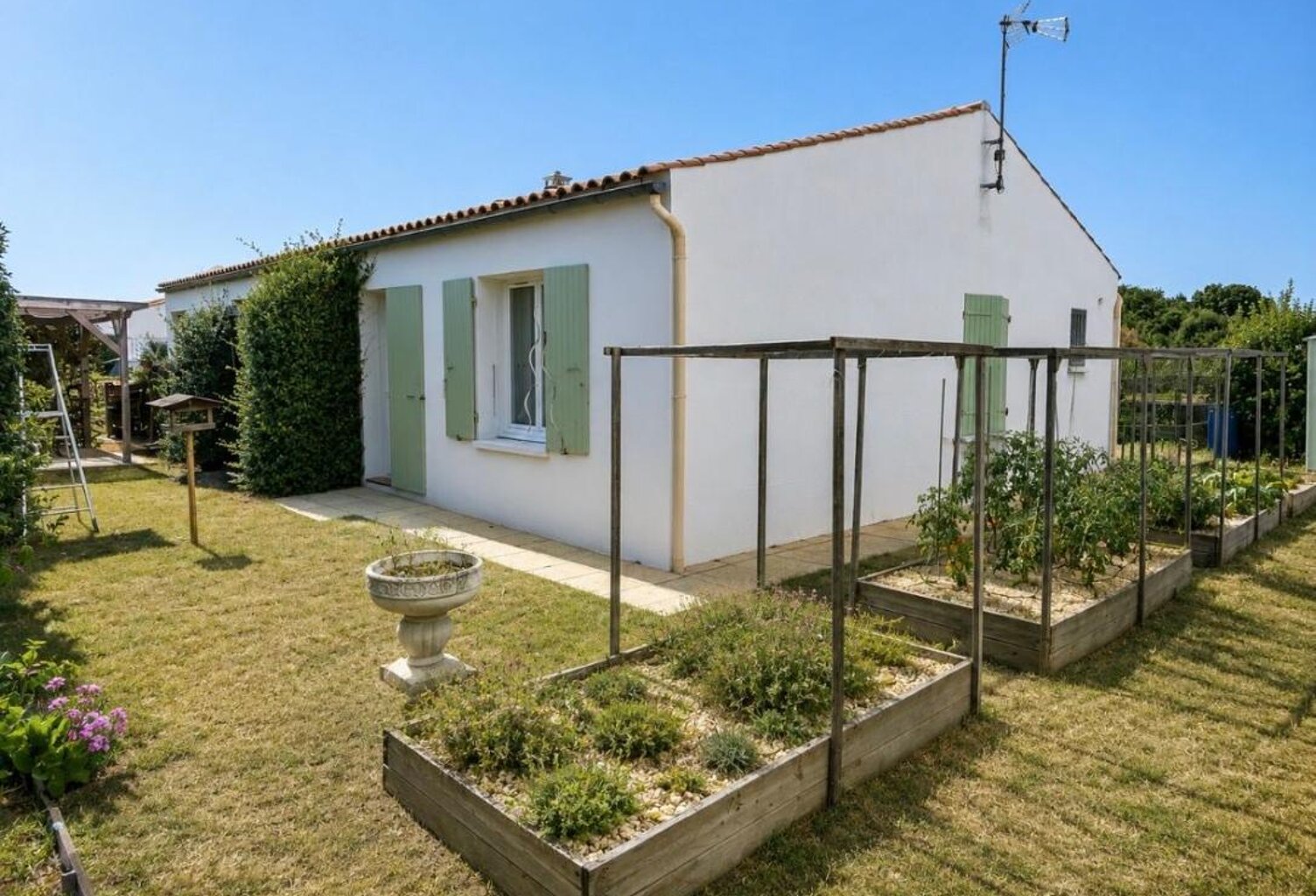 Maison 3 chambres avec jardin et garage, proche centre-ville — photo 1