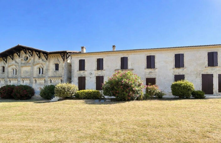 Dans le Blayais ,Beau Domaine Viticole  Rentable en AOP "Côtes de Bourg" avec  des Bâtiments d'exploitation spacieux et bien équipés sur terrain d'environ avec ses 9 ,45 ha de vignes exploitées sur une superficie totale de terres d'environ de 22 000 m² — photo 2