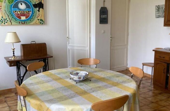 Tout proche de  Saint-André de Cubzac ,au calme à La Lande de Fronsac ,découvrez cette maison de village  R+1  en pierre 1900  d'environ 101 m² habitables — photo 5