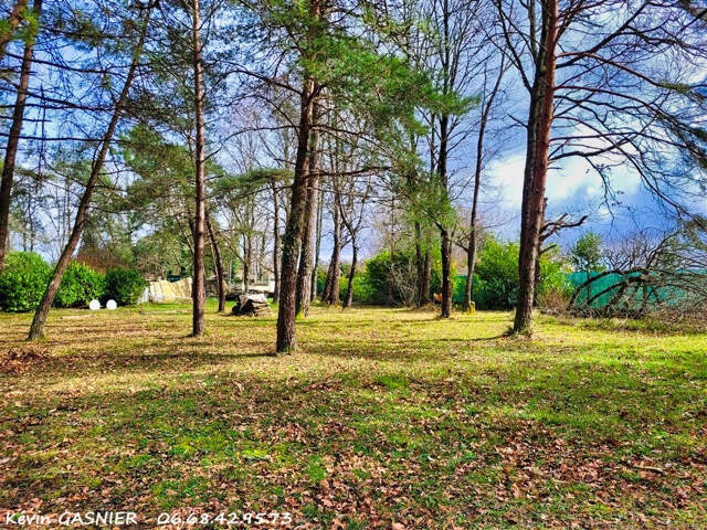 DIRAC (16410) : Terrain constructible de 1043m2 a viabiliser — photo du bien