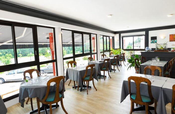 HÔTEL RESTAURANT AVEC PISCINE — photo 2