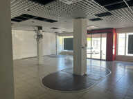 LOCAL COMMERCIAL SAINT PIERRE 100M2 — photo 3