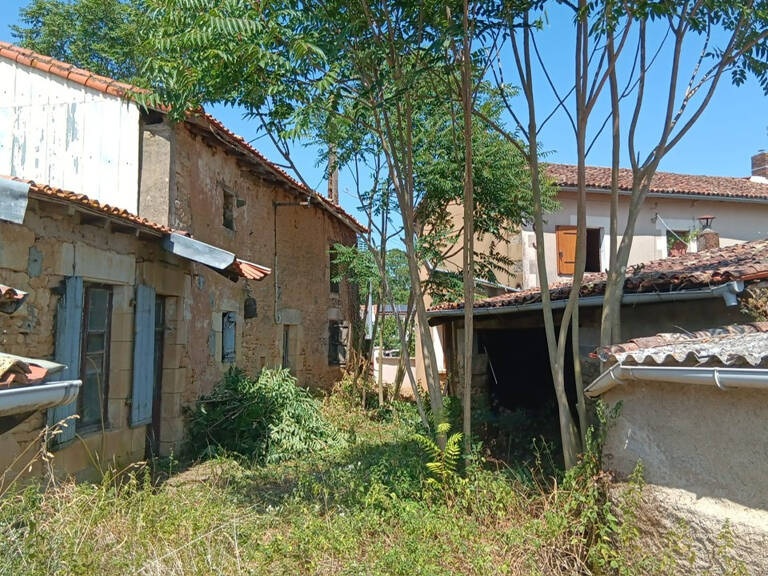 Maison ancienne à rénover   À 3 minutes de Gençay — photo 1