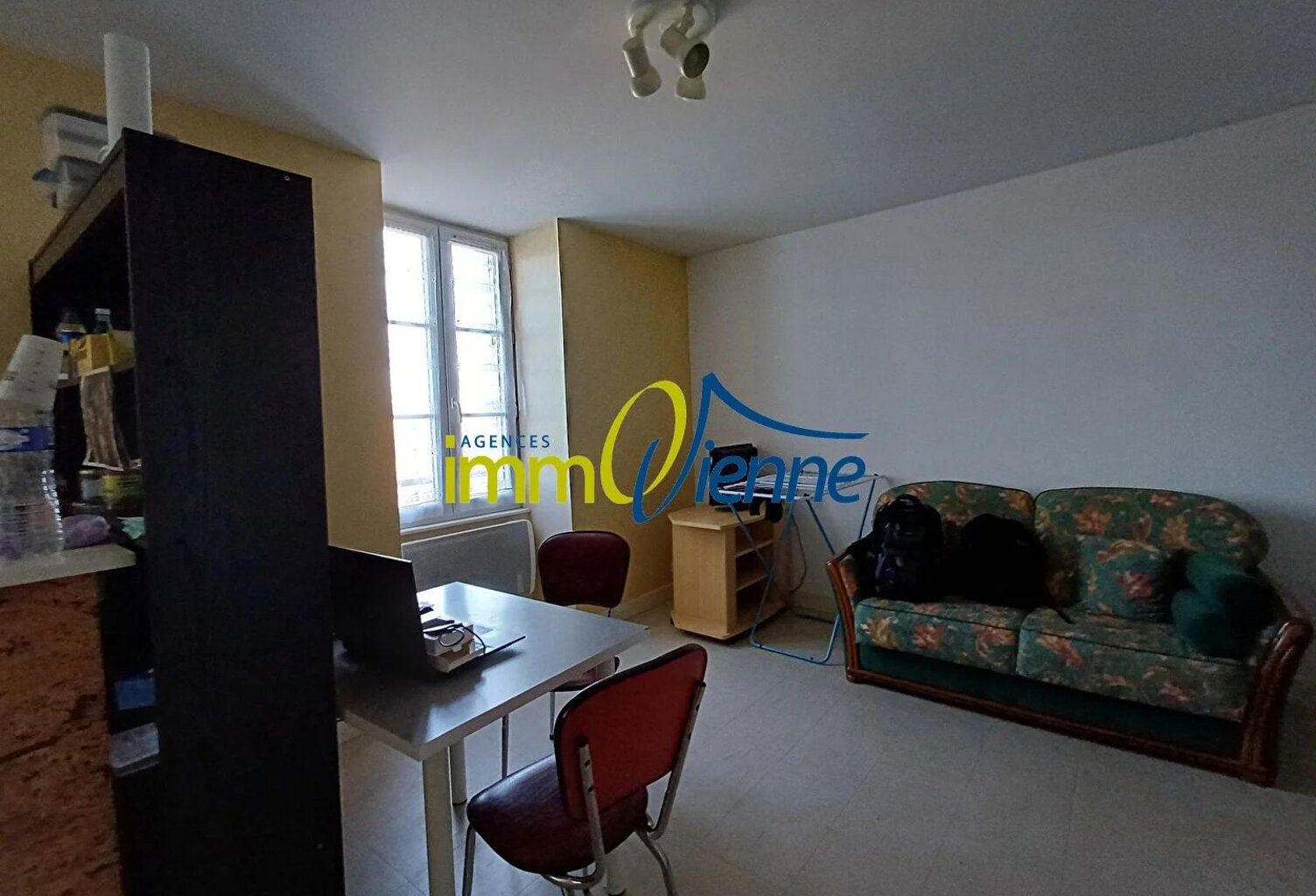 Studio Meublé Lussac Les Chateaux 1 pièce(s) 24.73 m2 — photo 1
