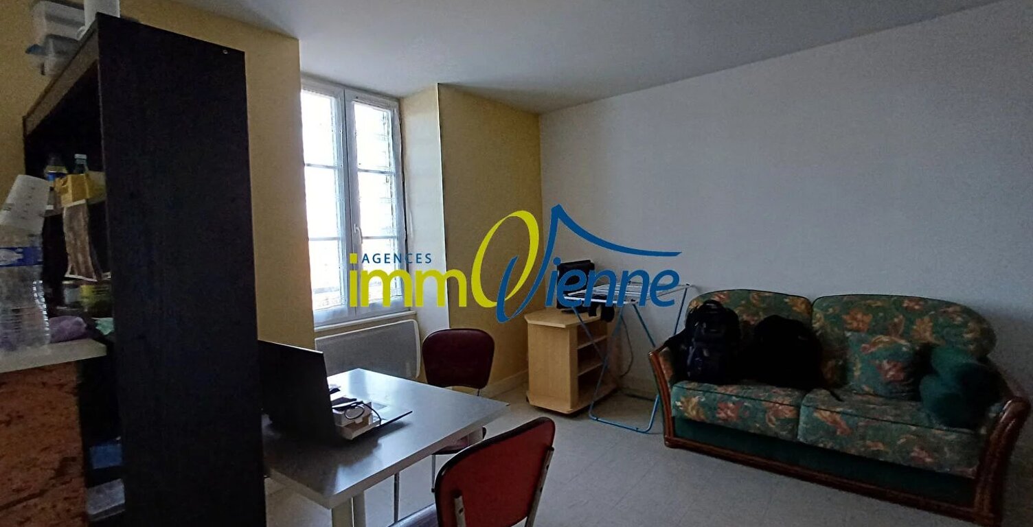 Studio Meublé Lussac Les Chateaux 1 pièce(s) 24.73 m2 — photo 1