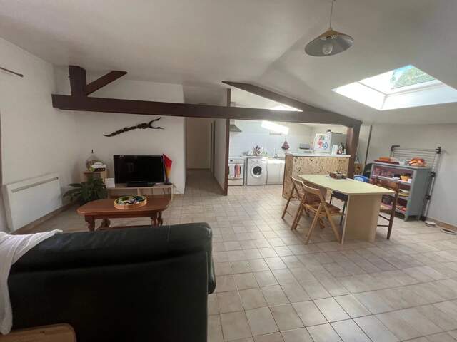Appartement T3 meublé Lussac Les Châteaux 3 pièce(s) 78.5 m2 — photo du bien