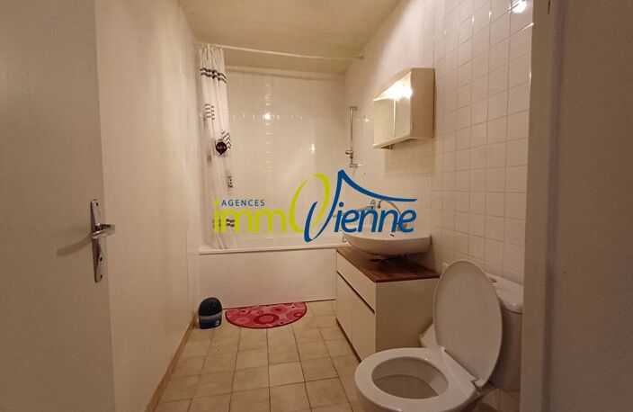 Appartement T2 meublé Lussac Les Châteaux 2 pièce(s) 43.6 m2 — photo 4