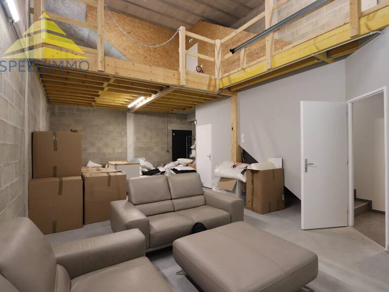 Local de 113 m² à louer à Périgny — photo 1