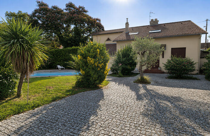 La campagne en ville ! Une adresse rare au coeur de Trespoey Maison T4 - 102 m² - Piscine — photo 2